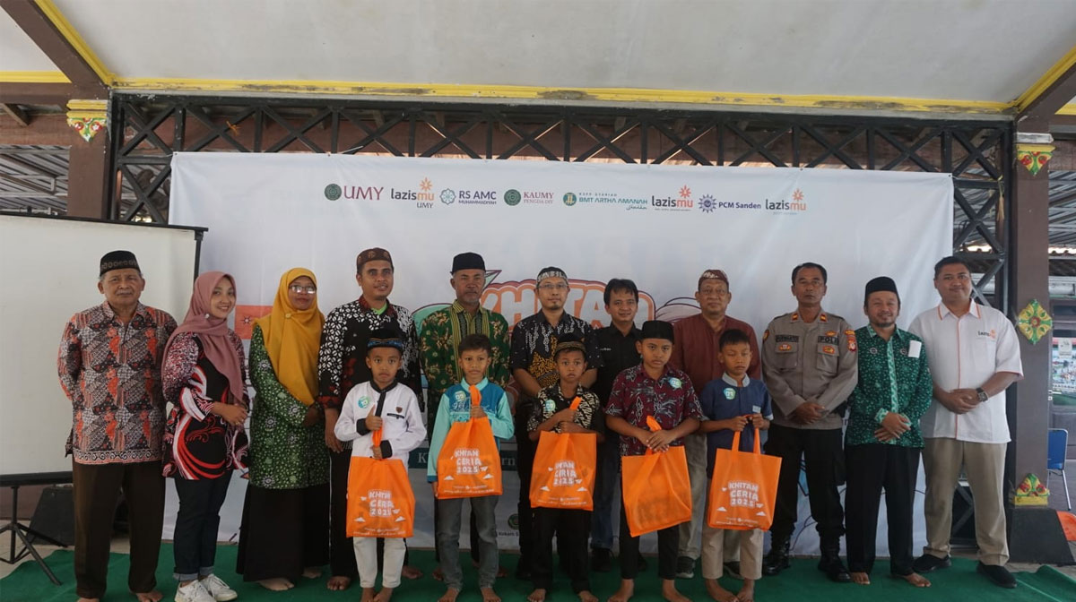KAUMY–Lazismu-Gelar-Khitanan-Massal-Gratis-Metode-Laser-Tanpa-Jahit-di-Bantul-(Dok.-UWM)