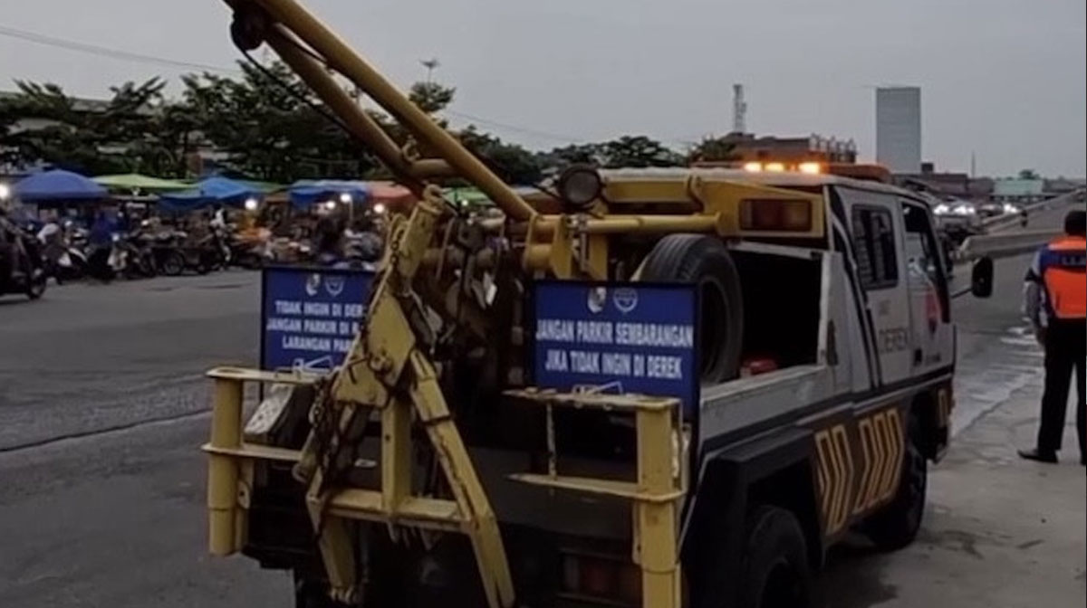 Atasi-Parkir-Liar-Pasar-Pagi-Arengka,-Dishub-Pekanbaru-Siagakan-Mobil-Derek--(Dok.-Cakaplah)