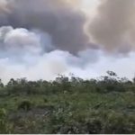 Kabut-asap-tebal-akibat-kebakaran-hutan-dan-lahan-di-Desa-Rantau-Bais,-Kecamatan-Tanah-Putih,-Kabupaten-Rokan-Hilir-(Rohil),-(Dok.-BeritaSatu)