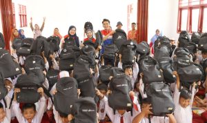 PT-Pertamina-(Persero)-melalui-PT-Pertamina-Hulu-Rokan-menyalurkan-3.000-paket-perlengkapan-sekolah-setingkat-SD-dan-SMP-sederajat-di-Zona-Rokan-(Dok.-PHR)