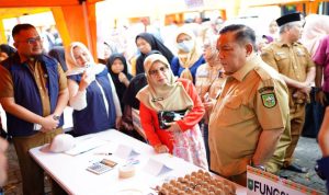 Plt-Gubernur-Riau-Tinjau-Pasar-Murah-PKK,-Pastikan-Harga-Bahan-Pokok-Terjangkau-(Dok.-Riau-Media-Center)