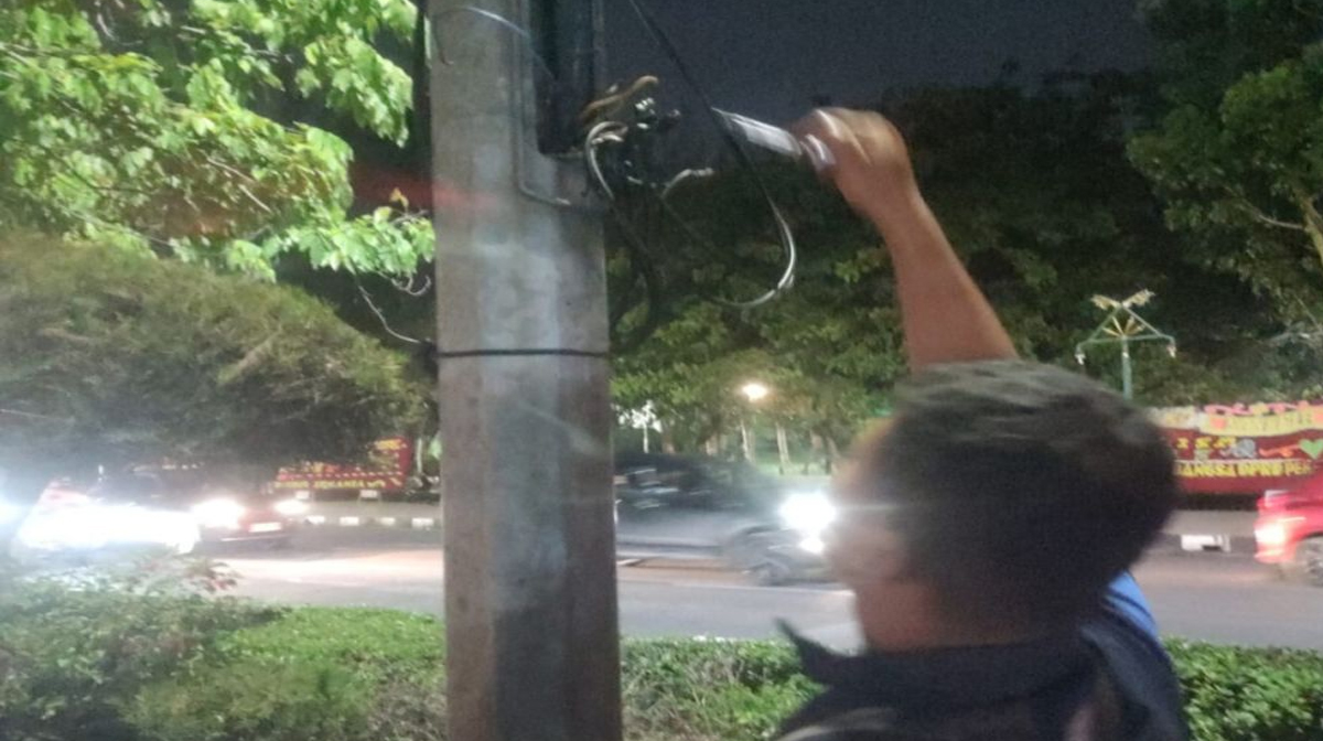 OTK-Curi-Kabel-Sumber-Listrik-LPJU-di-Jalan-Sudirman-(Dok.-Riau-Media-Center)