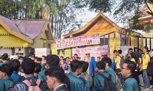 Aksi-unjuk-rasa-di-depan-Gedung-DPRD-Riau-(Dok.-Riau-Aktual)