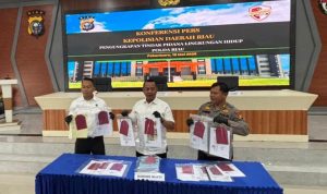 Direktur-Reserse-Kriminal-Khusus-Polda-Riau-Kombes-Pol-Ade-Kuncoro-Ridwan-saat-konferensi-pers-(Dok.-Riau-Aktual)