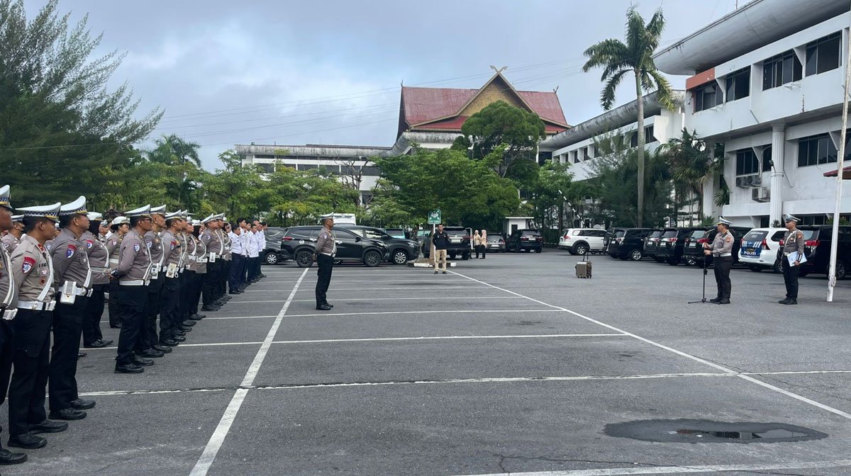 Dirlantas-Polda-Riau,-Kombes-Pol-Jeki-Rahmat-Mustika-saat-memberikan-arahan-kepada-personel.-(Dok.-Riau-Aktual)