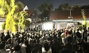 Nonton-Bareng-Pesta-Babi-(Dok.-Tribun)