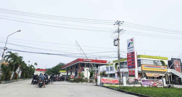 Sempat-Terjadi-Antrean-Panjang,-Pagi-Ini-SPBU-di-Pekanbaru-Terpantau-Normal--(Dok.-Cakaplah)