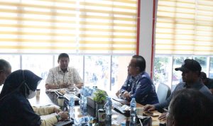 Wakil-Bupati-(Wabup)-Indragiri-Hulu-(Inhu),-Hendrizal-memimpin-rapat-koordinasi-penanganan-dampak-populasi-lalat-(Dok.-Riau-Aktual)