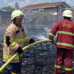 Delapan-Kios-di-Jalan-HR-Soebrantas-Pekanbaru-Ludes-Terbakar-(Dok.-Riau-Aktual)