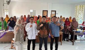 Fakultas-Hukum-UWM-Edukasi-Warga-Wates-tentang-Bahaya-Hoaks-dan-Peluang-Kuliah-Gratis-melalui-KIP-Kuliah-(Dok.-UWM)