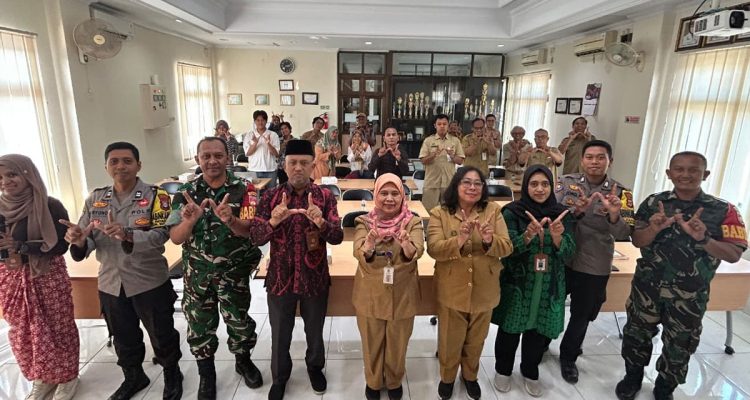 Fakultas-Hukum-UWM-Edukasi-Warga-Wirobrajan-tentang-Bijak-Bermedia-Sosial-dan-Peluang-Kuliah-Gratis-melalui-Beasiswa-(Dok.-UWM)