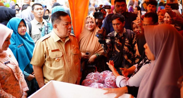 Harga-Jauh-Lebih-Murah,-Operasi-Pasar-Pemprov-Riau-Pekan-Ini-Difokuskan-di-Rokan-Hulu-(Dok.-Riau-Media-Center)