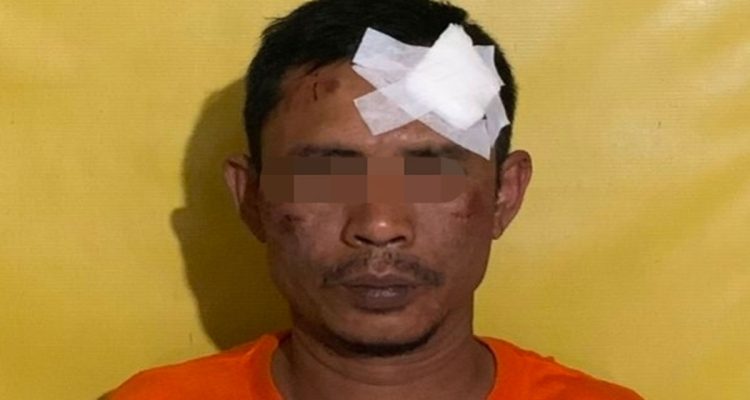Kedapatan-Gasak-Motor-Karyawan-Outlet-Siang-Bolong,-Pelaku-Dihajar-dan-Ditelanjangi-Warga-(Dok.-Riau-Aktual)
