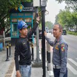 Kepala-Dinas-Perhubungan-Kota-Pekanbaru,-Masykur-Tarmizi-memantau-langsung-perbaikan-PJU-di-Jalan-Jendral-Sudirman-(Dok.-Riau-Aktual)