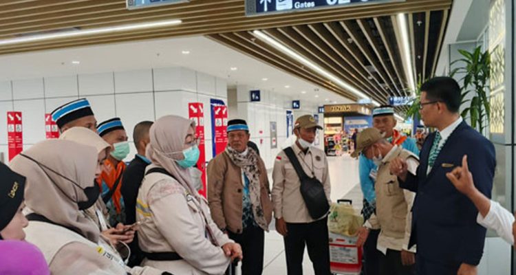 Mendarat-di-Batam-Dini-Hari,-444-Jemaah-Haji-Bengkalis-dan-Pekanbaru-Tiba-di-Tanah-Air-(Dok.-Cakaplah)