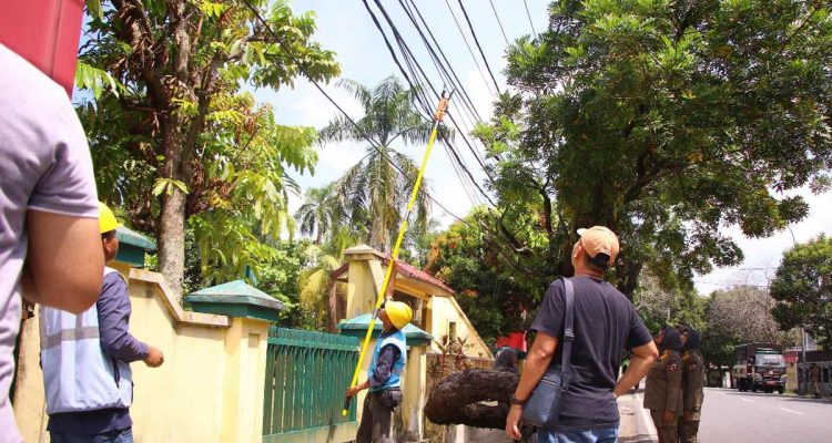 Perapian-kabel-FO-dijalan-Ronggowarsito-(Dok.-Riau-Aktual)