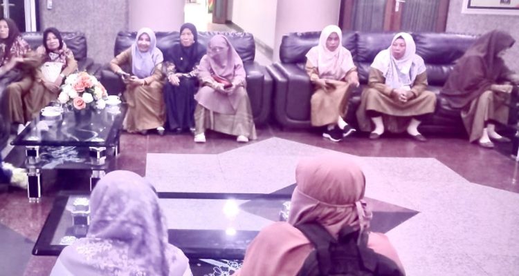 Puluhan-guru-bantu-Pemprov-Riau-datangi-DPRD-Kampar-(Dok.-Cakaplah)
