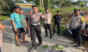 Satlantas-Polres-Kuantan-SIngingi-melakukan-olah-tkp-di-lokasi-kecelakaan-(Dok.-Riau-Aktual)