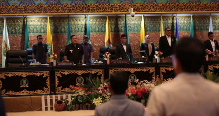 Sidang-Paripurna-DPRD-Riau-(Dok.-Riau-Media-Center)