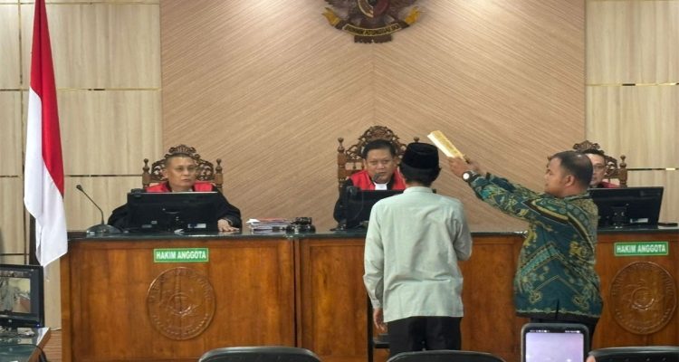 UAS-memberikan-kesaksian-untuk-Abdul-Wahid-saat-sidang-korupsi-(Dok.-Riau-Aktual)