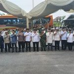 Wabup-Inhu,-Ir-H-Hendrizal-MSI-didampingi-Forkopimda-dan-pejabat-Pemkab-Inhu-foto-bersama-dengan-jemaah-haji,-(Dok.-Riaupos)