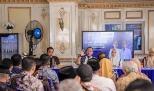 Wali-Kota-Pekanbaru,-Agung-Nugroho-didampingi-Kepala-DLHK-Pekanbaru,-Reza-Aulia-Putra-saat-pertemuan-dengan-LPS-(Dok.-Riau-Aktual)