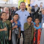 Wali-Kota-Pekanbaru,-Agung-Nugroho-foto-bersama-anak-anak-yang-mengikuti-kegiatan-khitanan-massal-gratis-bersama-TP-PKK-Pekanbaru-beberapa-waktu-lalu.-(Dok.-Riau-Aktual)