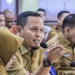 Wali-Kota-Pekanbaru,-Agung-Nugroho-menyampaikan-paparan-kepada-Plt-Gubernur-Riau,-SF-Hariyanto-(Dok.-Riau-Aktual)