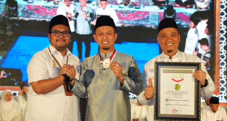 9.184-ASN-Ikuti-Mengaji-Massal,-Pemko-Pekanbaru-Pecahkan-Rekor-MURI-(Dok.-Cakaplah)