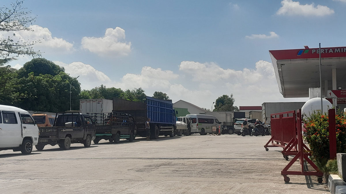 Antrean-solar-di-SPBU-Jalan-SM-Amin-Pekanbaru.-(Dok.-Riau-Aktual)