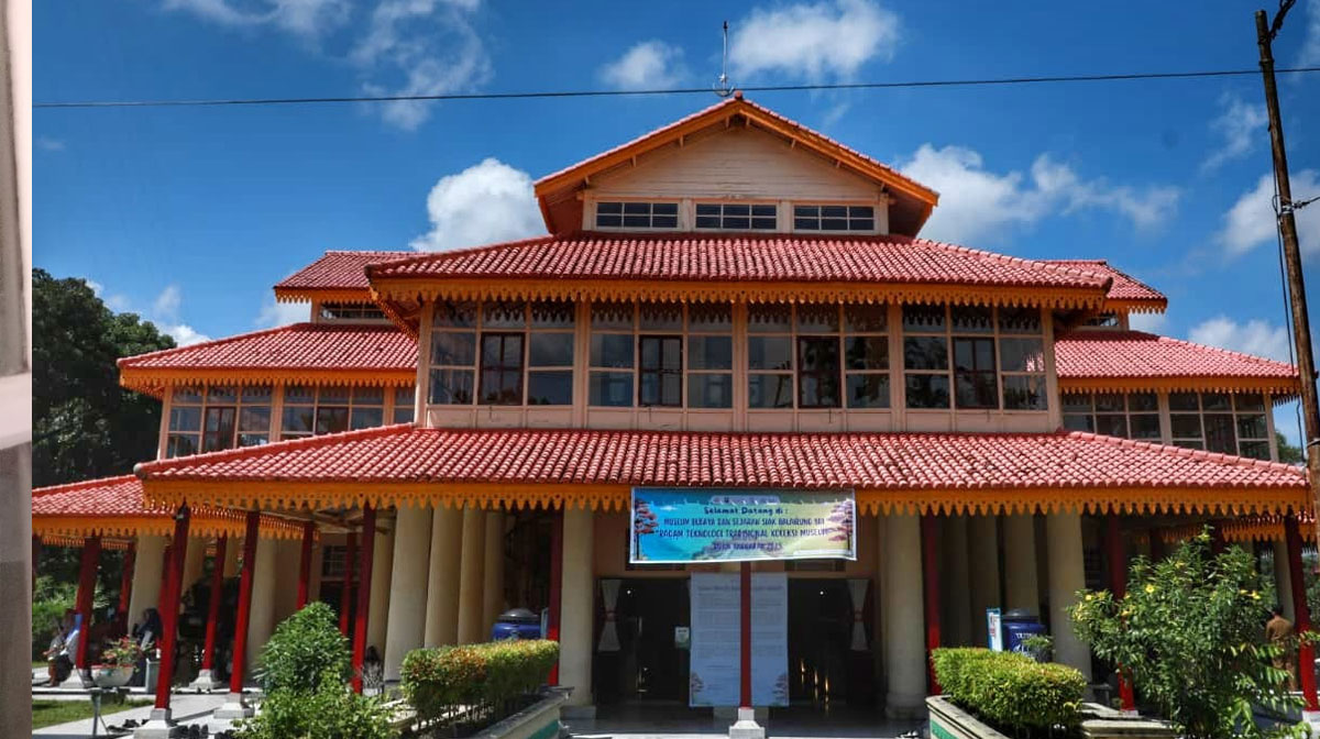 Balairung-Sri-(Balai-Kerapatan-Tinggi).-(Dok.-Riau-Aktual)