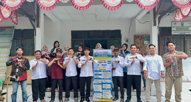 Dorong-Pelayanan-Publik-Lebih-Terbuka,-Mahasiswa-Kukerta-UNRI-Hadirkan-Layanan-Informasi-dan-QR-Code-Aspirasi-di-Desa-Sungai-Tengah