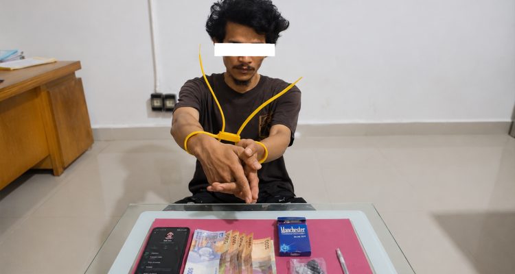Honorer-RSUD-Bengkalis-Ditangkap-di-Belakang-Rumah-Sakit,-Diduga-Edarkan-Sabu-(Dok.-Riau-Aktual)