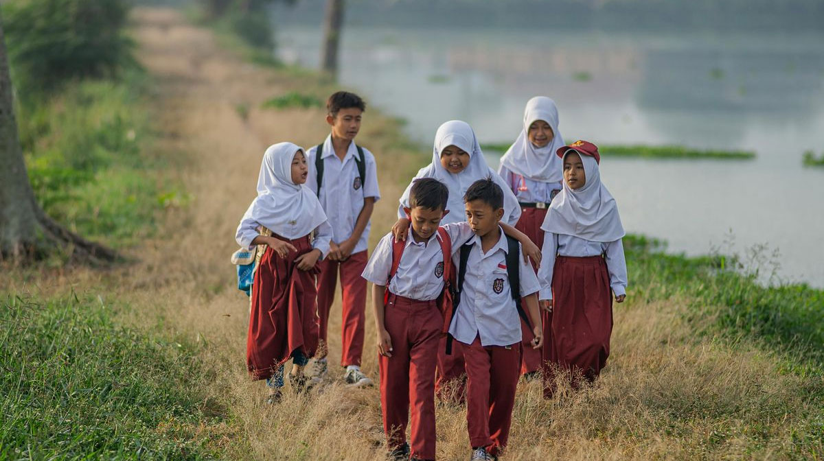Ilustrasi-Anak-anak-SD-yang-berangkat-sekolah-(Dok.-Kompas)