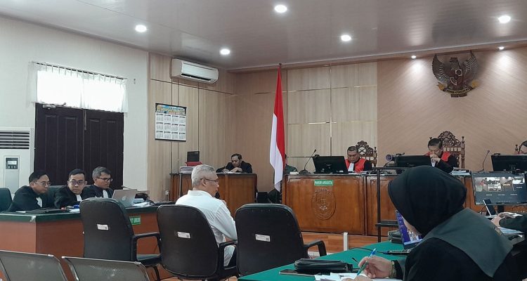 Kadis-PUPR-PKPP-Provinsi-Riau,-M-Arief-Setiawan-saat-diperiksa-sebagai-terdakwa-di-Pengadilan-Tipikor-pada-Pengadilan-Negeri-Pekanbaru.-(Dok.-Riau-Aktual)