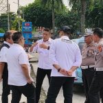 Kepala-Dinas-PUPR-Kota-Pekanbaru,-Edward-Riansyah-bersama-tim-dari-Pemprov-Riau-dan-Polda-Riau-mengidentifikasi-masalah-banjir-di-Jalan-Jendral-Sudirman.-(Dok.-Riau-Aktual)