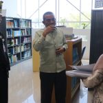 Kepala-Dispusip-Kota-Pekanbaru,-Muhammad-Amin-meninjau-kondisi-perpustakaan-LKD-(Dok.-Riau-Aktual)