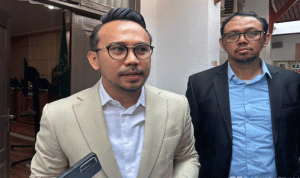 Kuasa-Hukum-Abdul-Wahid,-Kemal-Shahab-(Dok.-Riau-Aktual)