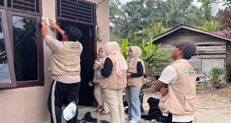 Mahasiswa-Kukerta-UNRI-Hadirkan-Identitas-Akrilik-di-Desa-Sungai-Tengah