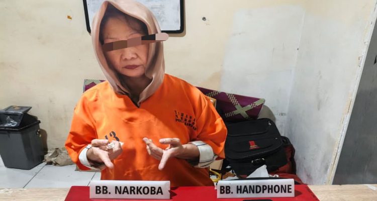 Nenek-nenek-di-Kampar-Ditangkap-Polisi-karena-Jualan-Sabu-(Dok.-Riau-Aktual)