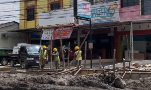 Pekerjaan-pembuatan-drainase-Jalan-Dharma-Bakti-oleh-Dinas-PUPR-Pekanbaru.-(Dok.-Riau-Aktual)