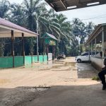 Penyidik-KPK-menyasar-Balai-Datuk-Panglimo-Dalam-di-Desa-Pulau-Panjang-Hulu,-Kecamatan-Inuman-(Dok.-Riau-Aktual)
