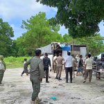 Petugas-Satpol-PP-Pekanbaru-mendampingi-pedagang-melakukan-pembongkaran-(Dok.-Riau-Aktual)