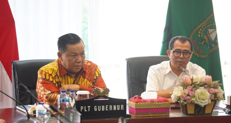 Plt-Gubernur-Riau,-SF-Hariyanto-(kiri)-(Dok.-Riau-Media-Center)