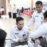 Sekretaris-Dinas-Kesehatan-Kota-Pekanbaru,-Dedy-Sambudi-memantau-langsung-pelaksanaan-cek-kesehatan-gratis-bagi-ASN-(Dok.-Riau-Aktual)