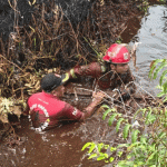 Sumber-Air-Kian-Surut,-Manggala-Agni-Rela-Kuras-Lumpur-Kanal-Cacing-demi-Padamkan-Karhutla-(Dok.-Riau-Media-Center)