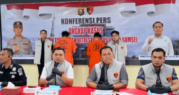Tersangka-pembuat-situs-palsu-Sumsel-Bhayangkara-Run-2026-ditangkap-di-Pekanbaru.-(Dok.-Riau-Aktual)