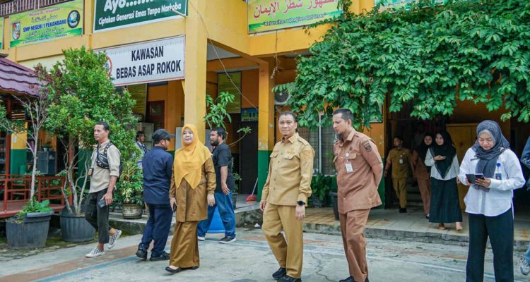 Tinjau-MPLS,-Wawako-Pekanbaru-Tegaskan-Jangan-Sampai-Ada-Aksi-Perundungan-(Dok.-Riau-Aktual)