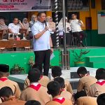 Wakil-Wali-Kota-Pekanbaru,-Markarius-Anwar-memberikan-paparan-terkait-bahaya-LGBT-dan-HIV-dihadapan-siswa-(Dok.-Riau-Aktual)