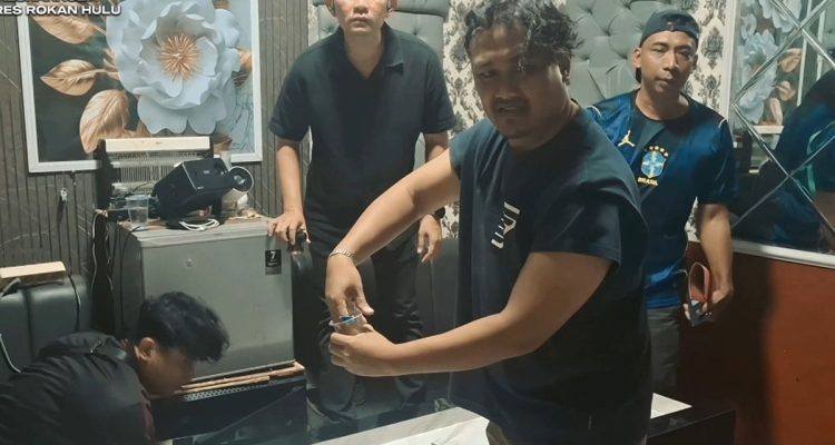Bandar-Sabu-di-Rohul-Ditangkap,-Polisi-Sita-1,03-Kg-Sabu-dan-246-Pil-Ekstasi-(Dok.-Riau-Aktual)